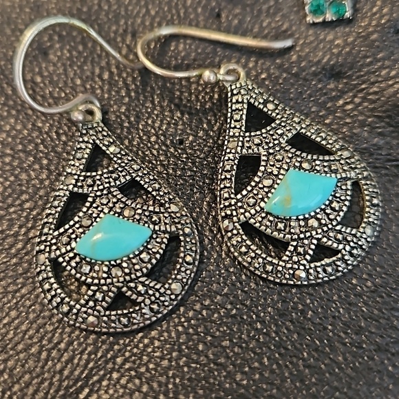 5 Pair of Silvertone, Teal & Green Pierced Earrings - Picture 2 of 7